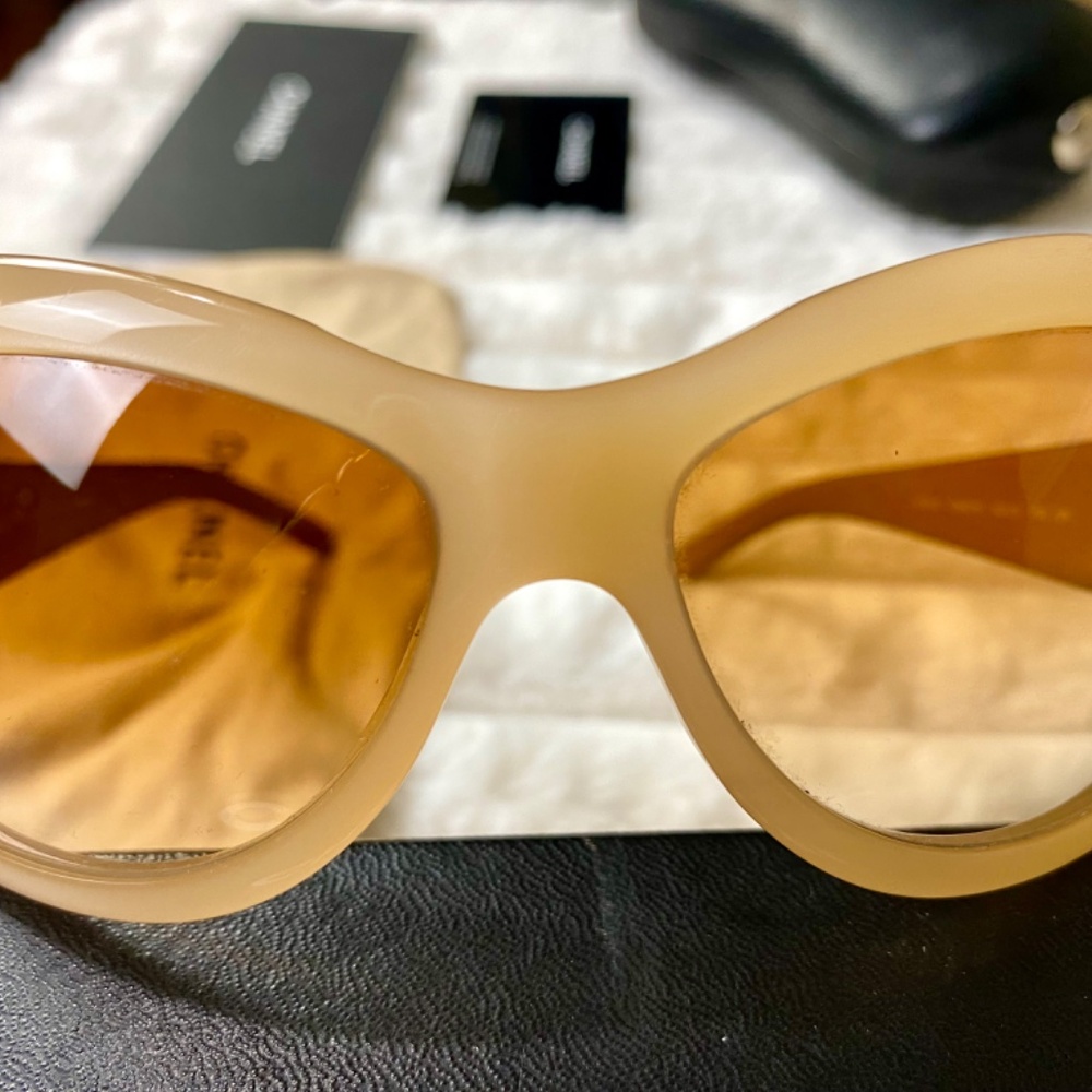 CHANEL Vintage Logo Quilted Sunglasses - Picture 5 of 9